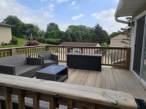 3rd image of 406 Twin View Dr