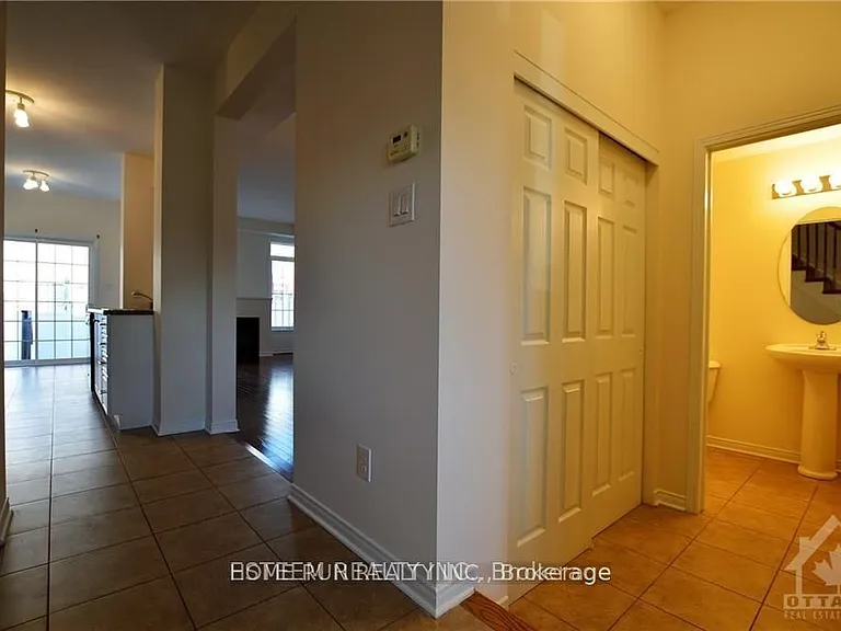 567 Ashbourne Cres — Photo 3