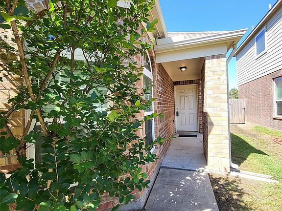 3rd image of 14802 Fir Knoll Way