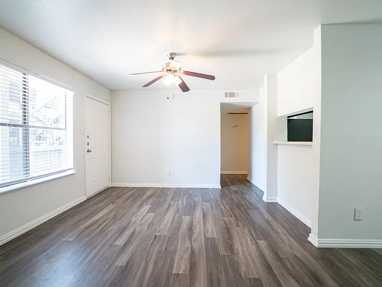 Chesapeake Apartments — Photo 14
