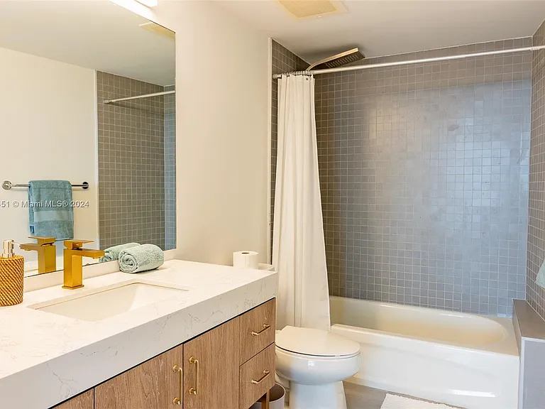 1750 N Bayshore Dr #3201 — Photo 20