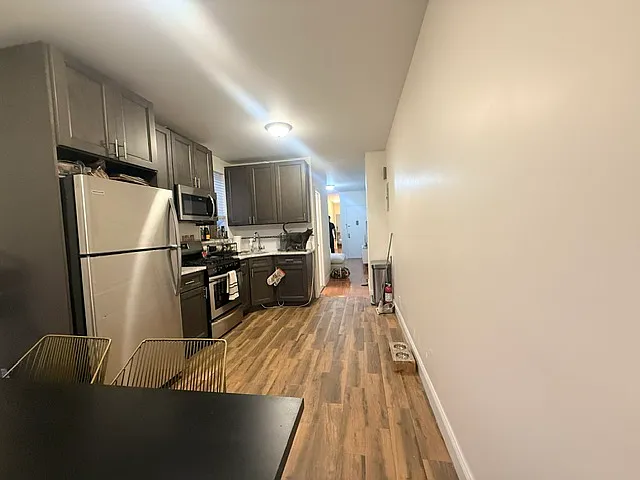 25-43 38th St #3R — Photo 5