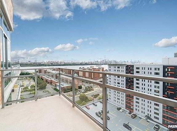 2nd image of 1807 Hudson Park