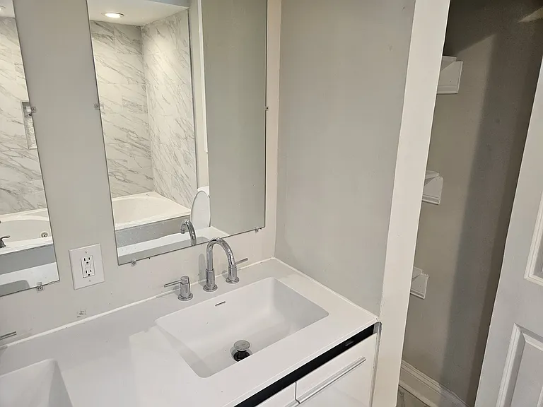 1015 S Beechfield Ave — Photo 2