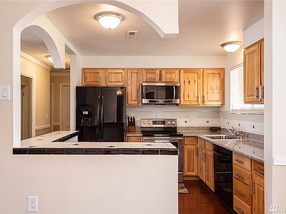 4th image of 1928 68th Ave NE