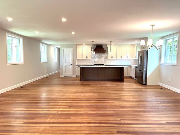 5th image of 18 Oak Street