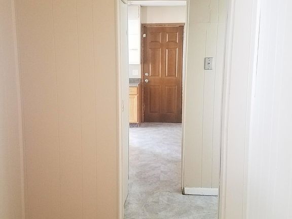 5th image of 422 Damon St