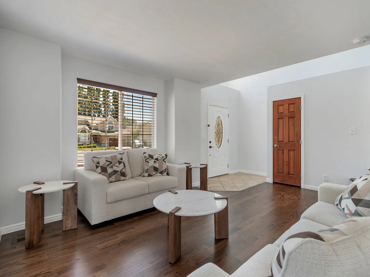 5 bed, 4483 sqft, $3,500 — Photo 4