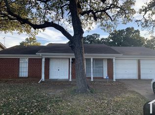 825 Oakwood Ave, Hurst, TX 76053