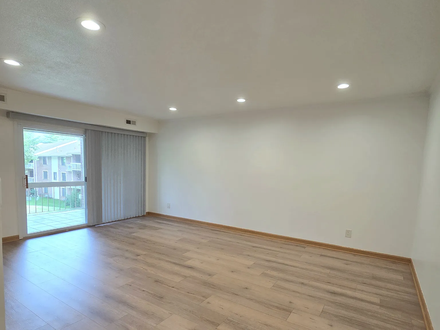 1 bed, 850 sqft, $1,800 — Photo 2