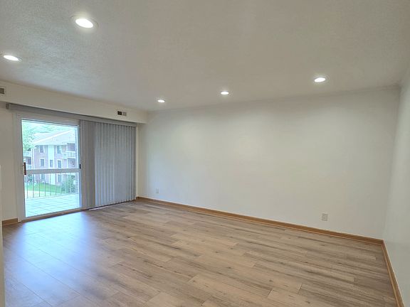 2nd image of 173 Echelon Rd APT 6