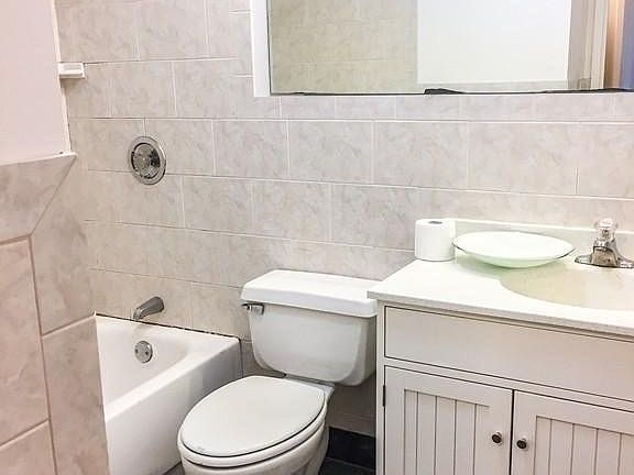 5th image of 77 Pond Ave APT 808