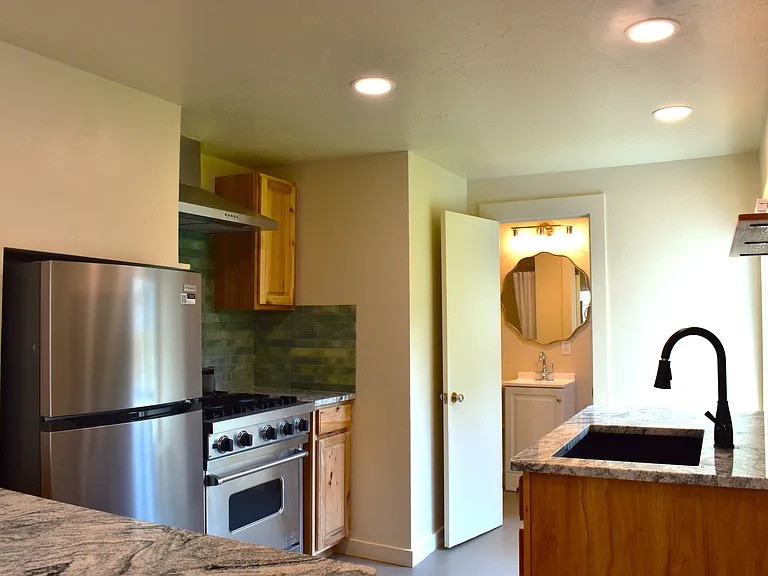 602 Blaine St — Photo 8