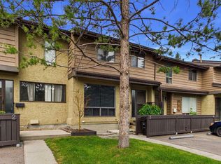2300 Oakmoor Dr SW #3, Calgary, AB T2V4N7