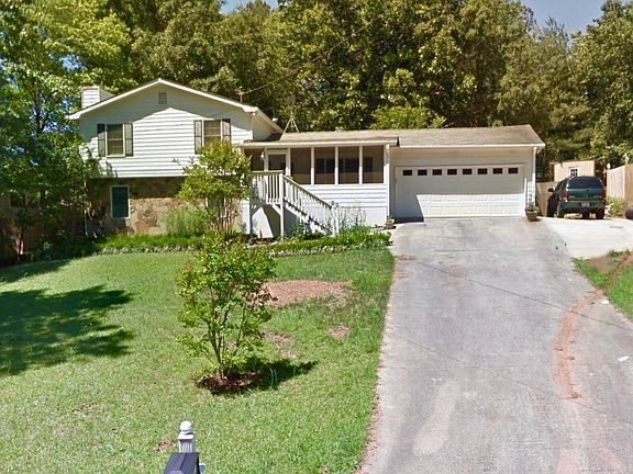 3rd image of 1391 Beechwood Cir