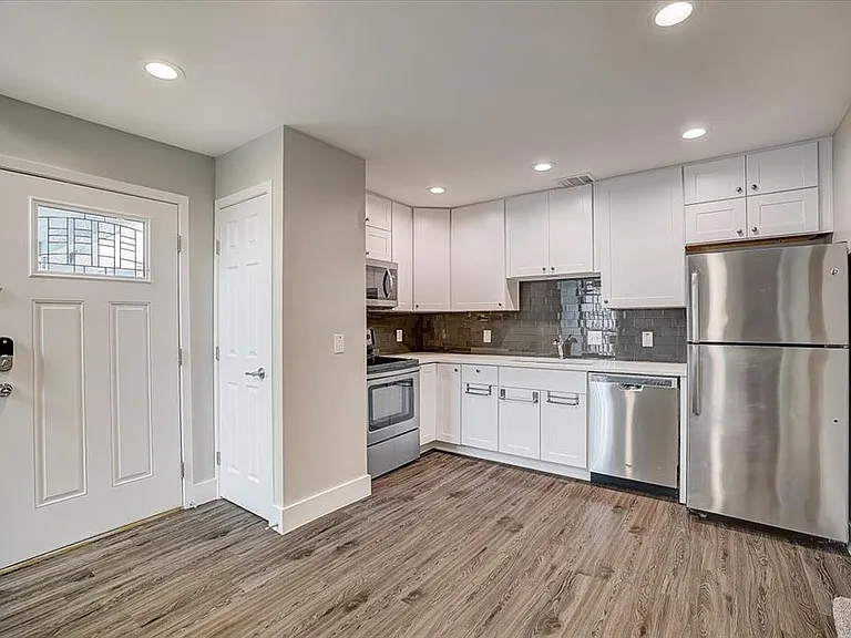 935 La Posada Dr #222 — Photo 5