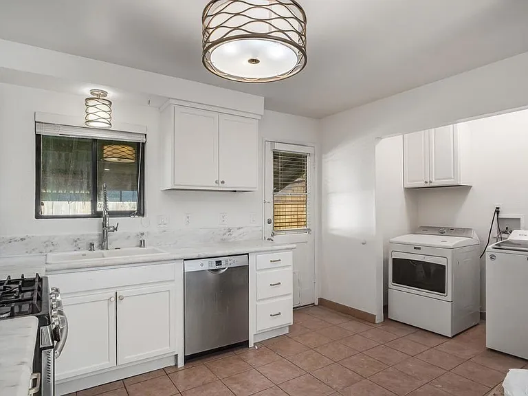 737 N Alda Dr — Photo 6