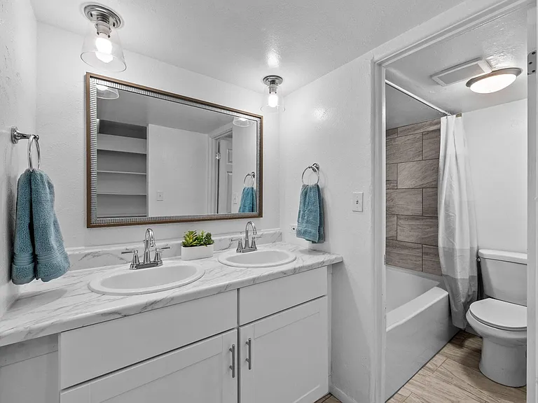2401 S Gaylord St #204 — Photo 17