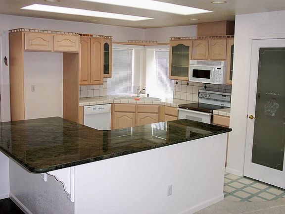 4th image of 1441 Shasta Dr