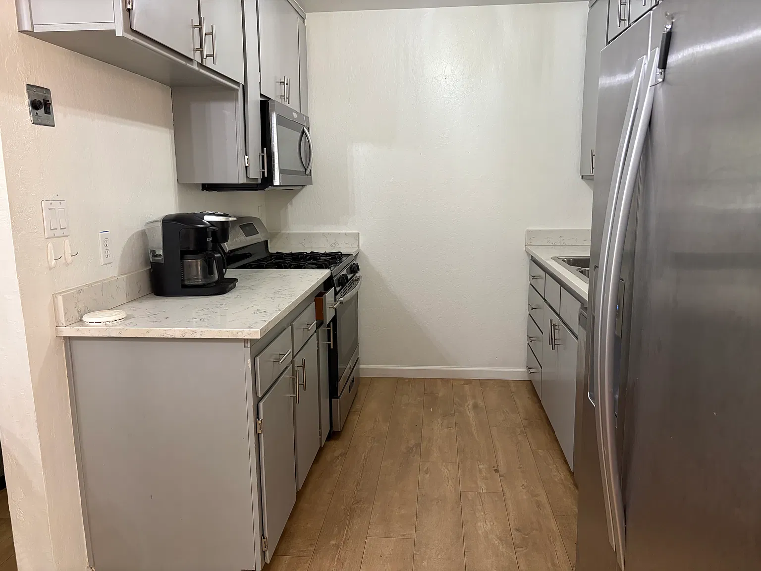 3 bed, 1004 sqft, $2,100 — Photo 2