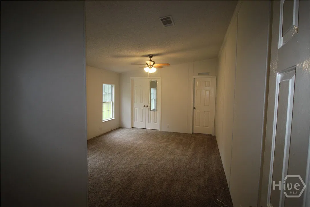 3 bed, 2.0 bath, 1904 sqft, $4,000 — Photo 4