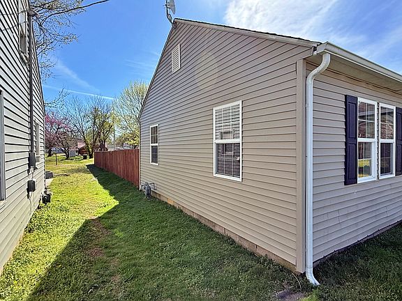 4th image of 1202 Ferry St