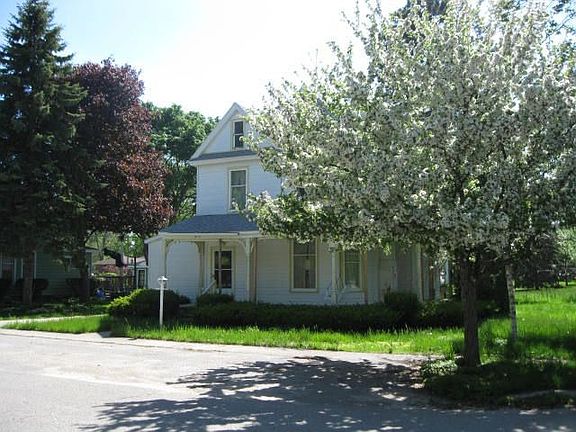 4th image of 304 Pine St