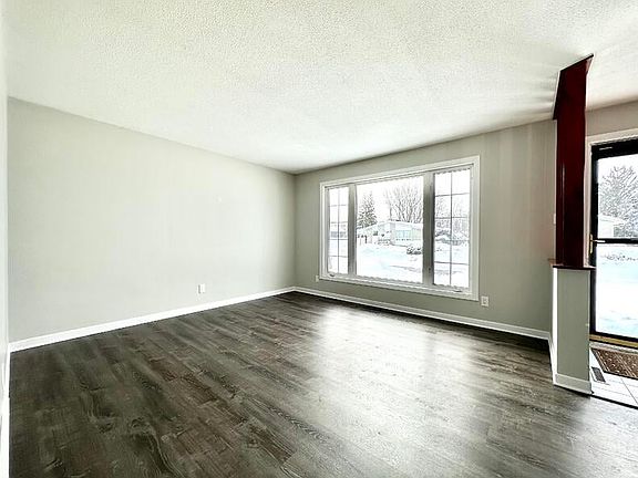 3rd image of 811 Willow Ave