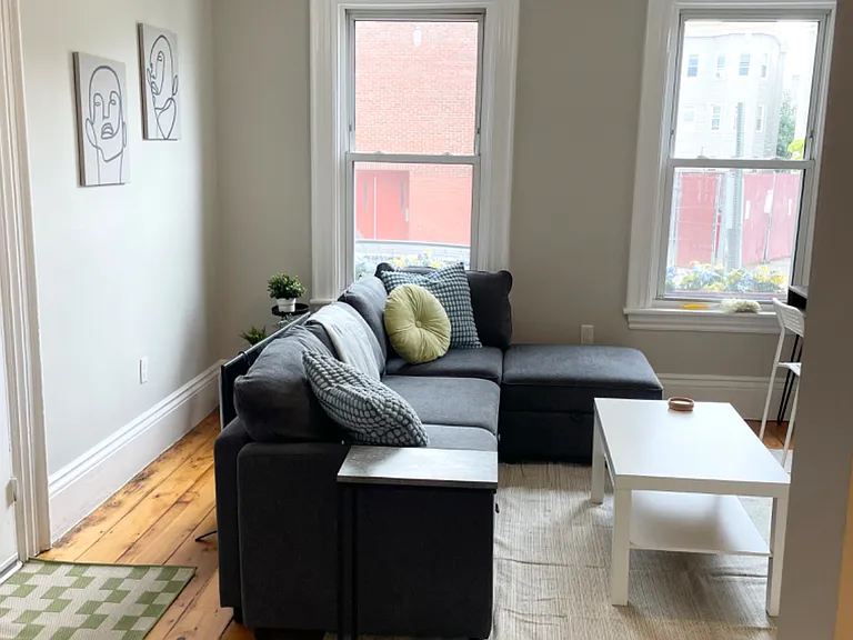 659 E 4th St #2 — Photo 2