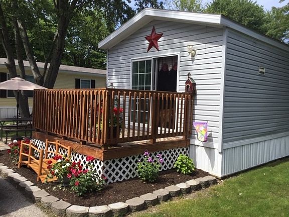 4th image of 17 Sharon Dr
