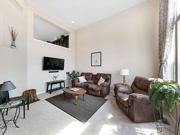 3rd image of 28W072 Creekside Dr