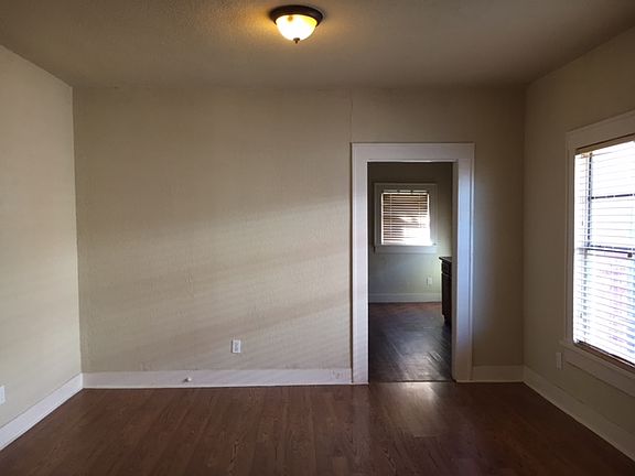 4th image of 904 Marion Ave