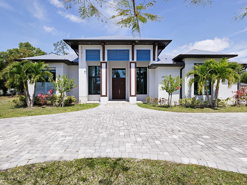 6423 Livingston Woods Ln