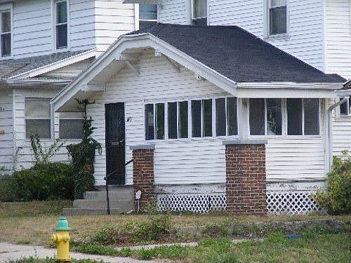 3rd image of 825 Saint Agnes Ave