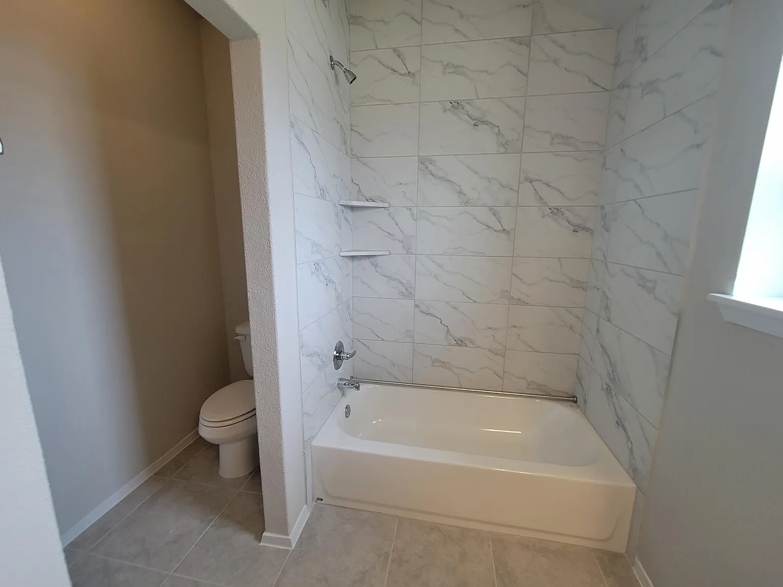 3 bed, 2.5 bath, 1704 sqft, $2,295 — Photo 3