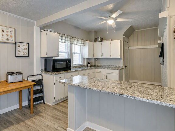4th image of 2156 7th St SW