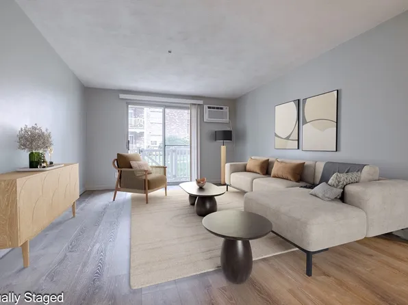7 Karen Cir APT 6, Billerica, MA 01821