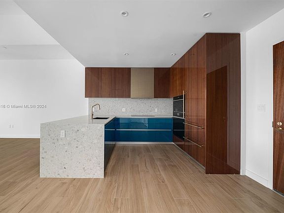 5th image of 2678 Tigertail Ave #203