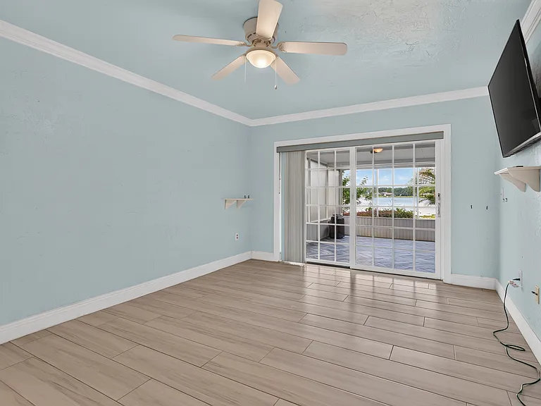 414 Somerset Dr — Photo 9