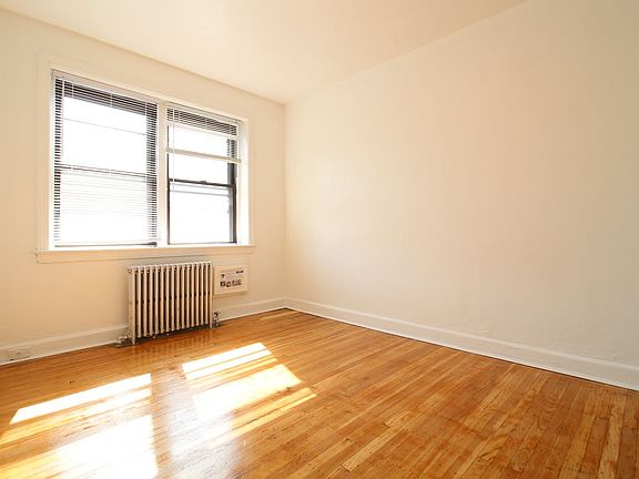 4th image of 1934 Waverly St APT E309
