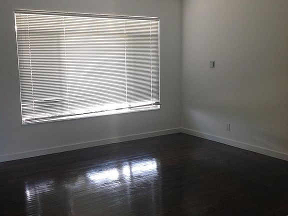 2nd image of 919 Rose Ave