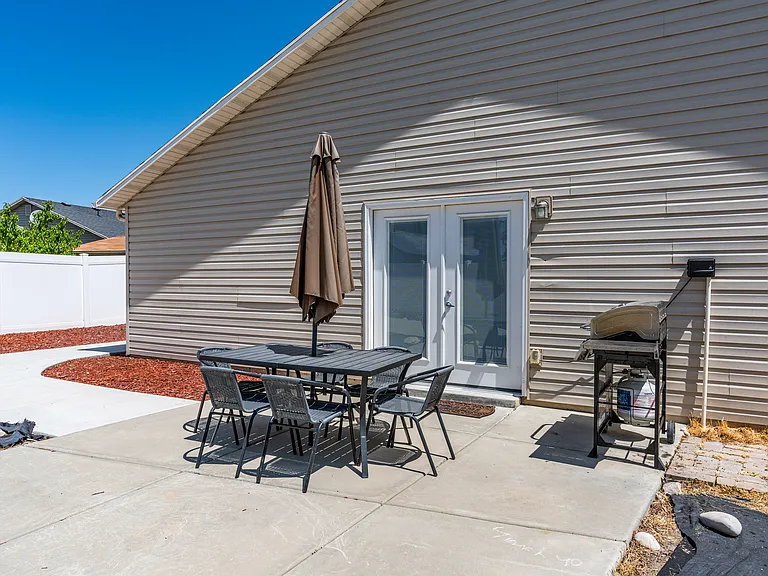 233 N Erastus Dr — Photo 33