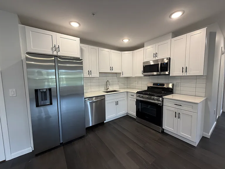 207 Redwood Ave #301 — Photo 4