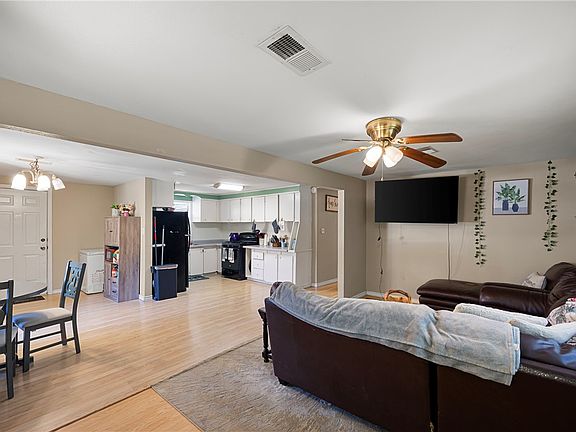 5th image of 1006 E J St