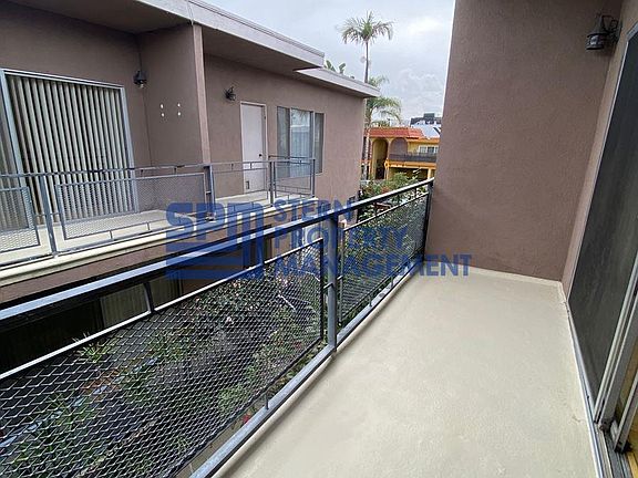 5th image of 3532 Mentone Ave #6