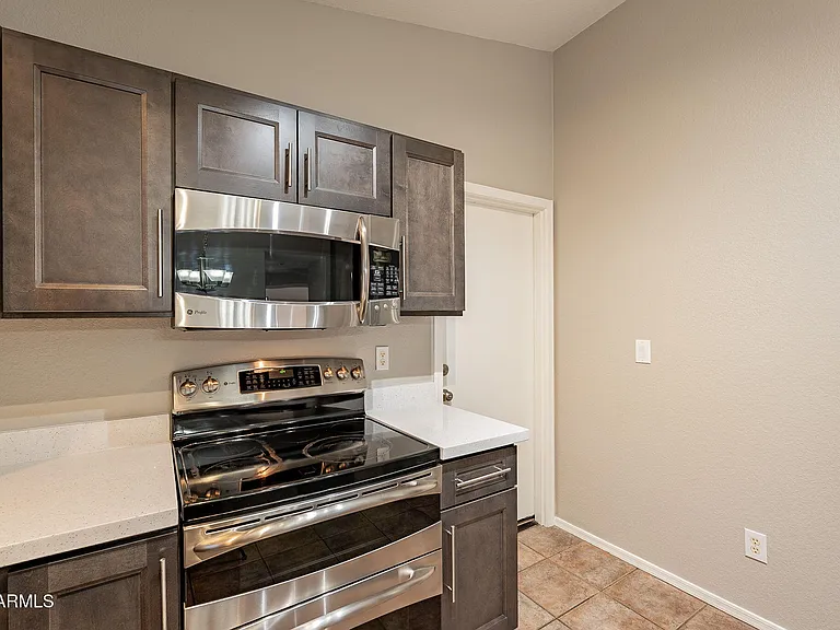 491 E Devon Dr — Photo 13