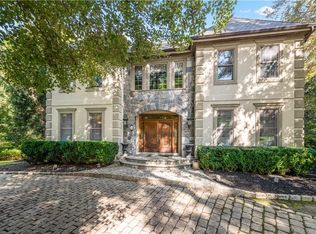 14 Stockbridge Rd, Mount Kisco, NY 10549