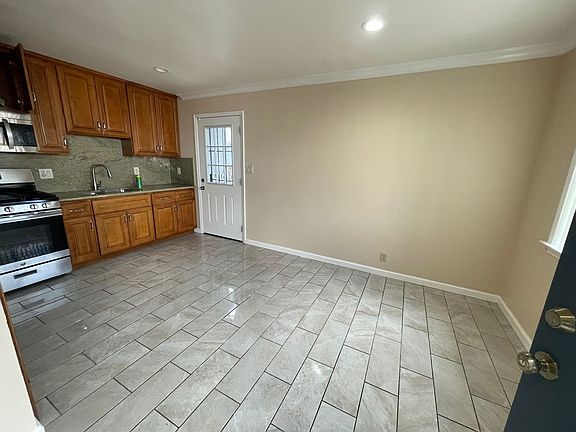 5th image of 373 N 20th St