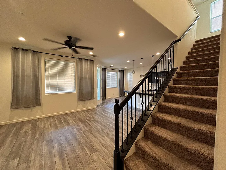 827 Fir St W — Photo 22