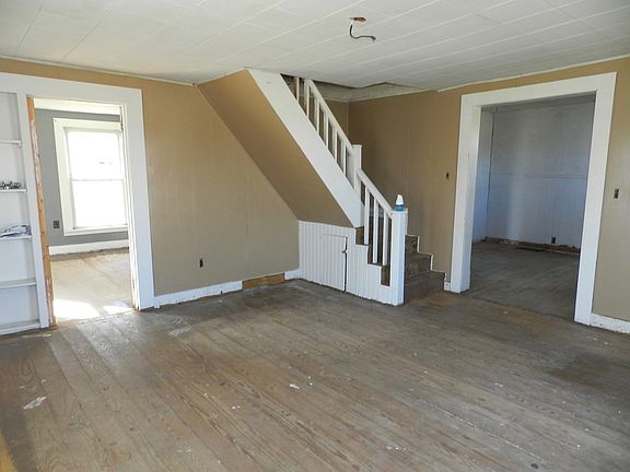 2nd image of 110 W South St